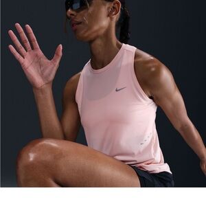 Nike Women's Light Pink Training Running Workout Tank Top Size Small